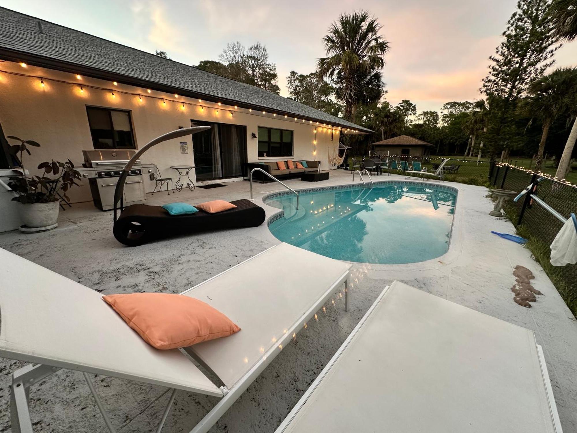 Vacation Pool Home In The Woods. North North Naples Exteriér fotografie